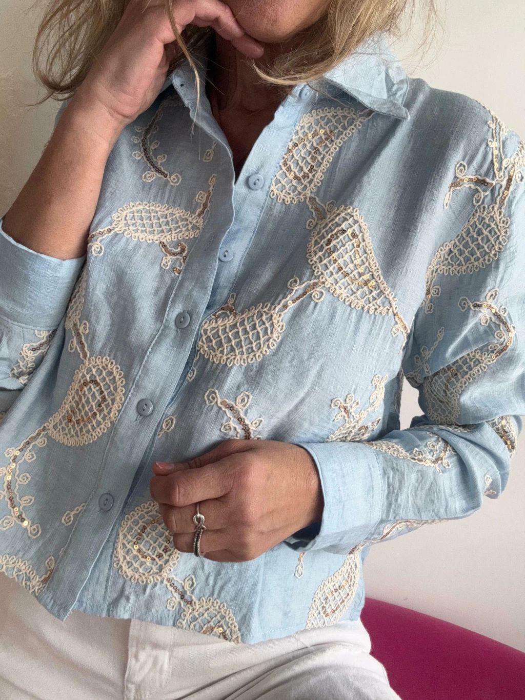 Camisa Premium "Sofía" – Bordado Búlgaro con Detalles Exclusivos