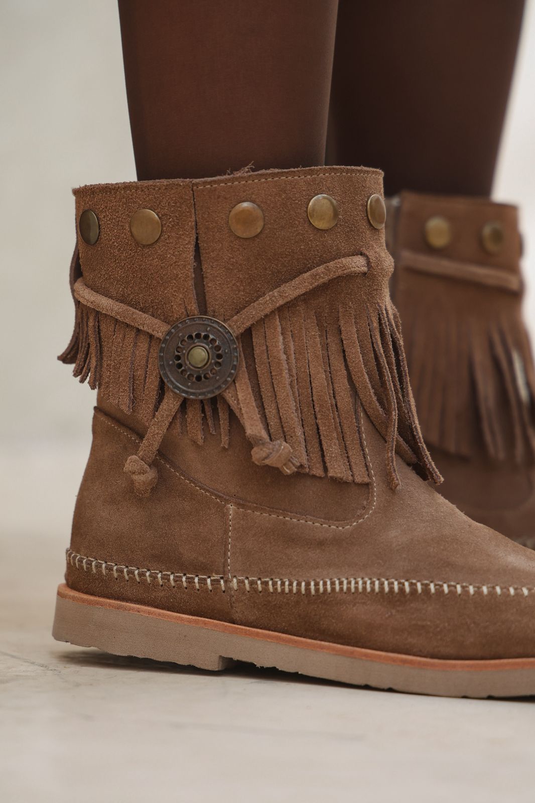 Botas de cuero con flecos y tachas "Estambul" - Nala Shoes