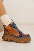 Akira – Zapatillas de Cuero Vacuno con Detalles Gamuzados