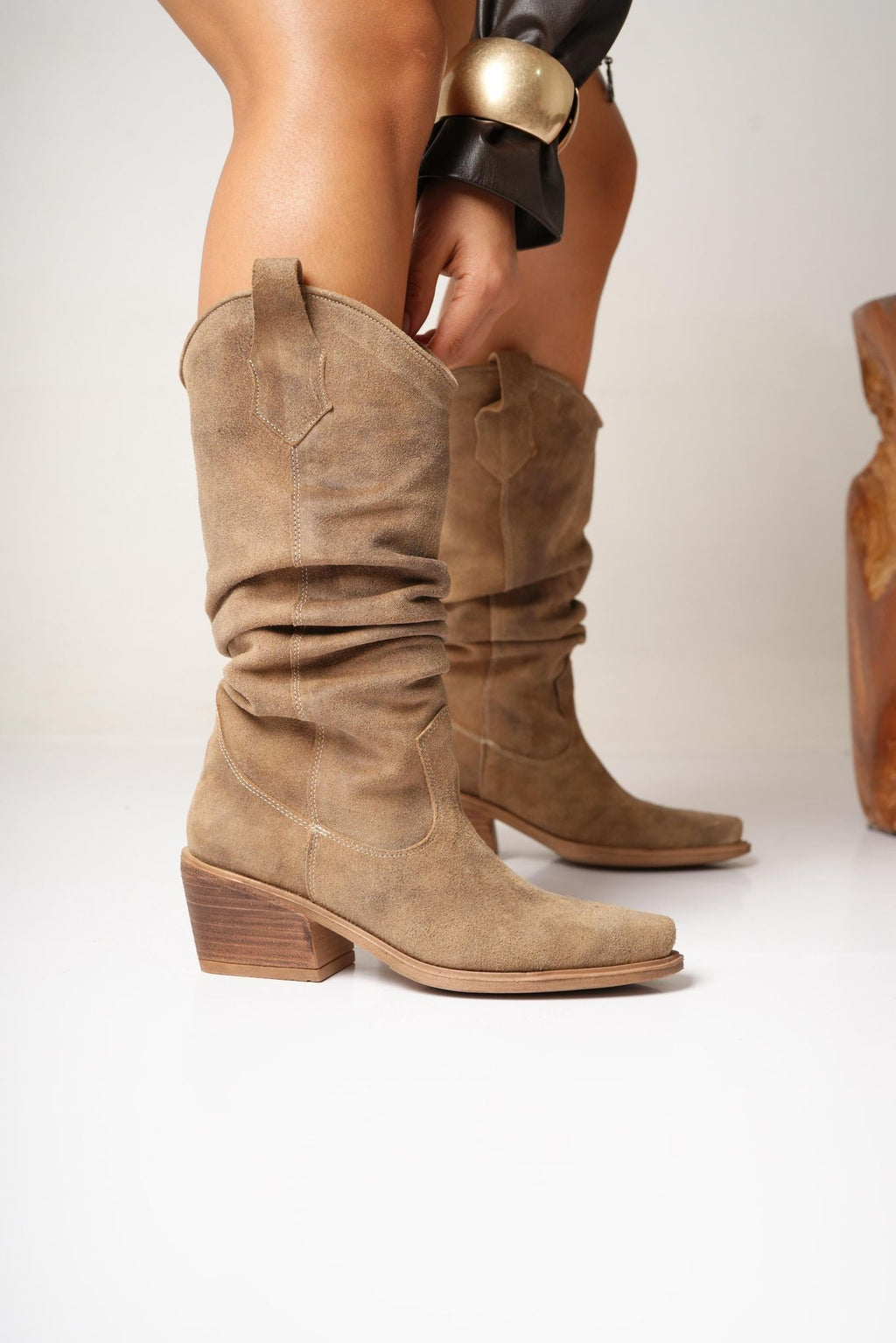 DAI – Botas Texanas en Cuero Gamuzado -  "Nala Shoes"