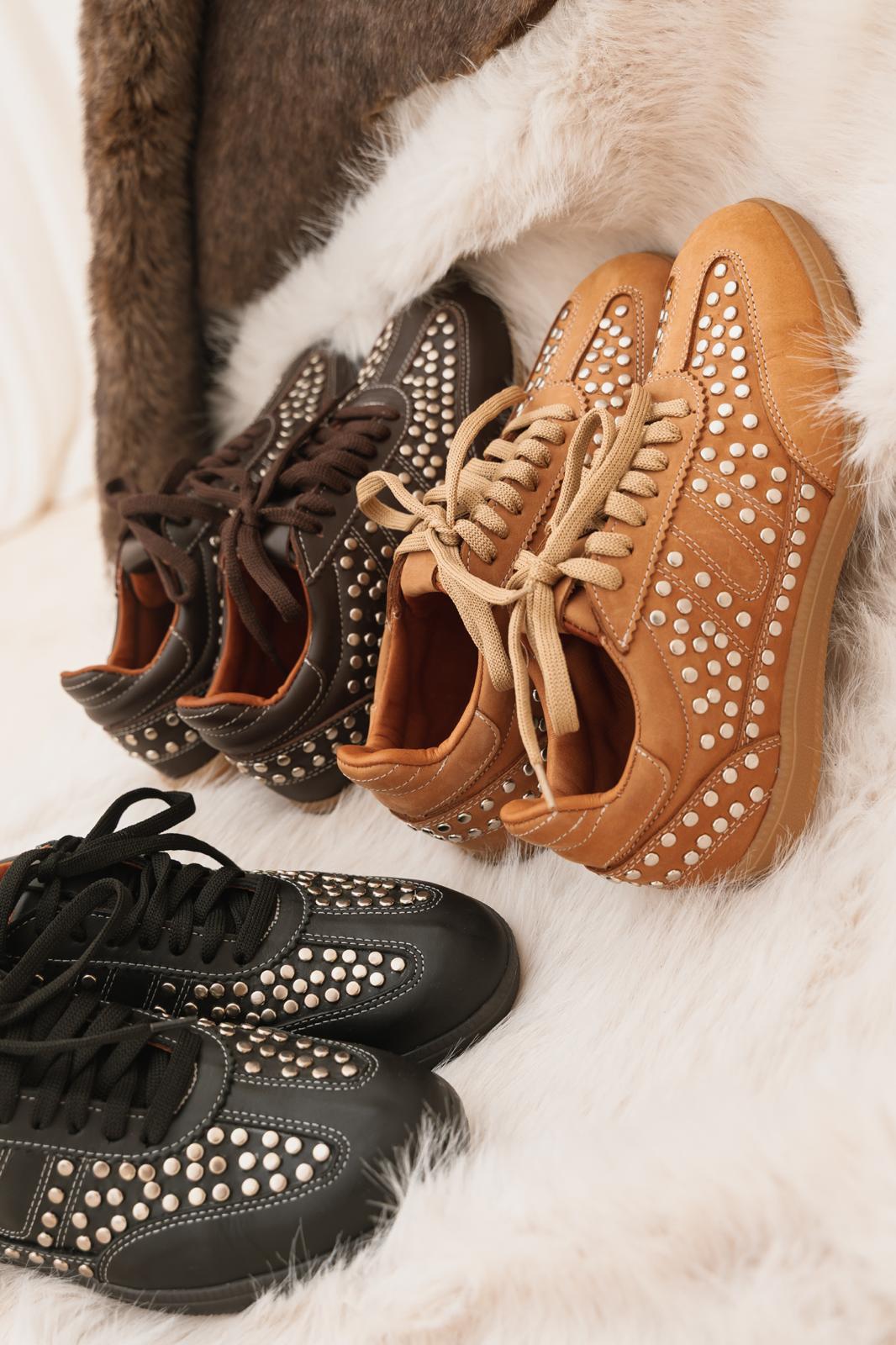 AK8=SI(B2<>"",B2&" - Nala Shoes","")