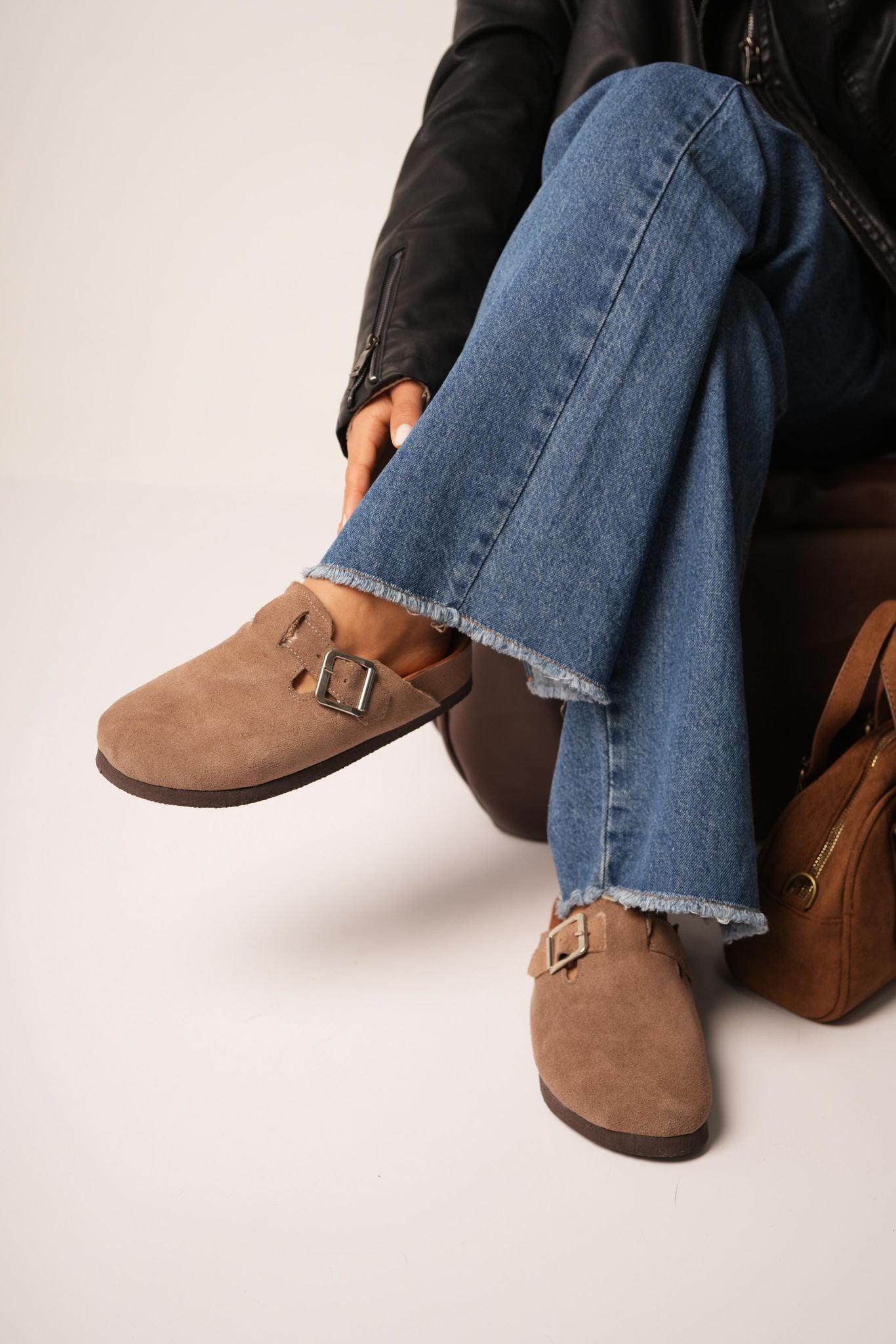 Marbella Sueco en Cuero gamuzado con Peludito - "Nala Shoes"