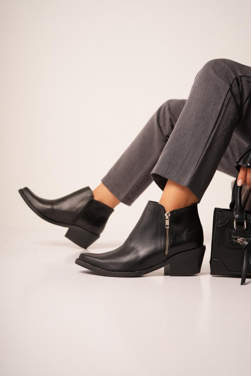 Botinetas "Lima" elegancia y versatilidad en cuero genuino - Nala Shoes