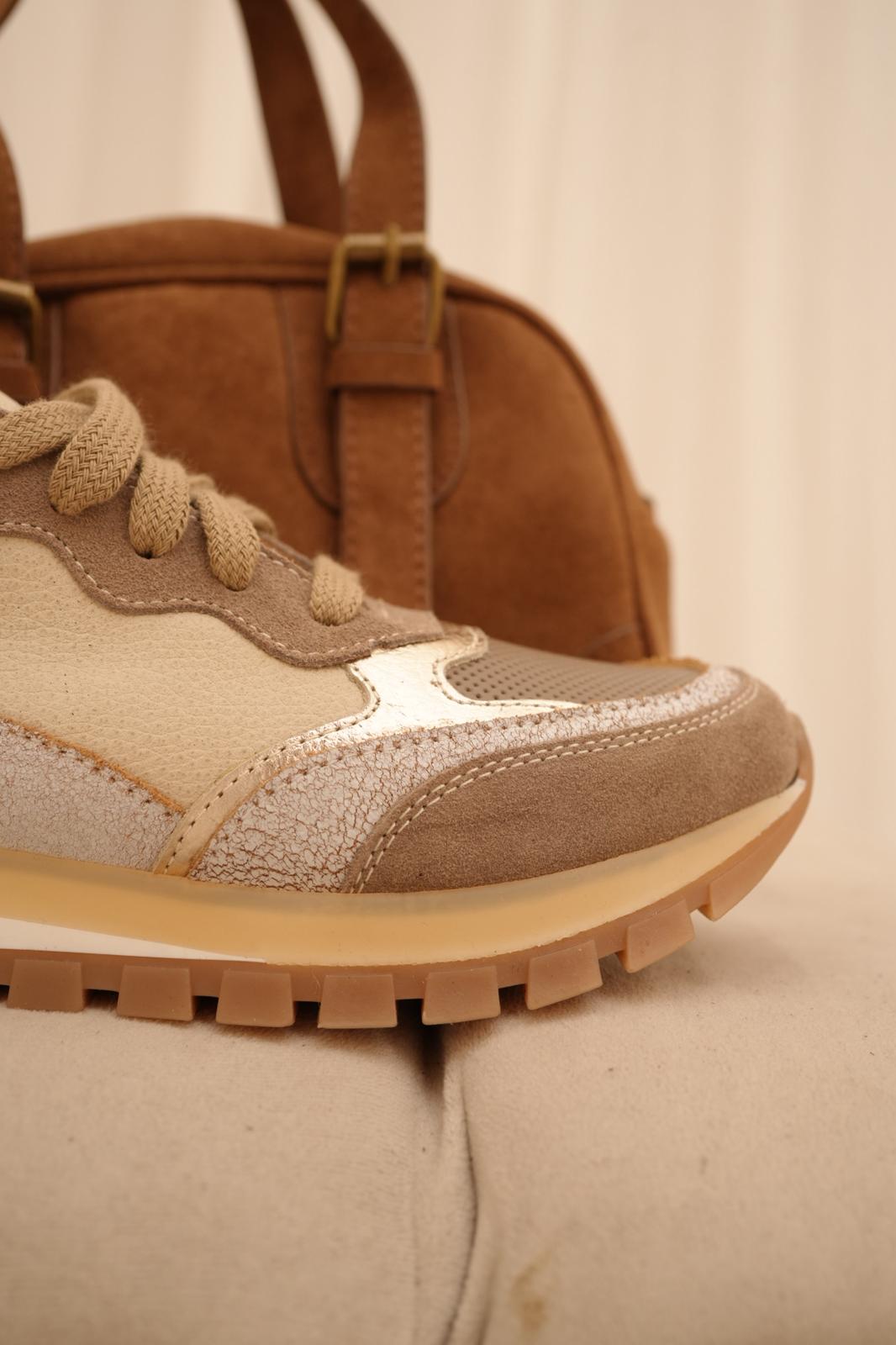 AK8=SI(B2<>"",B2&" - Nala Shoes","")