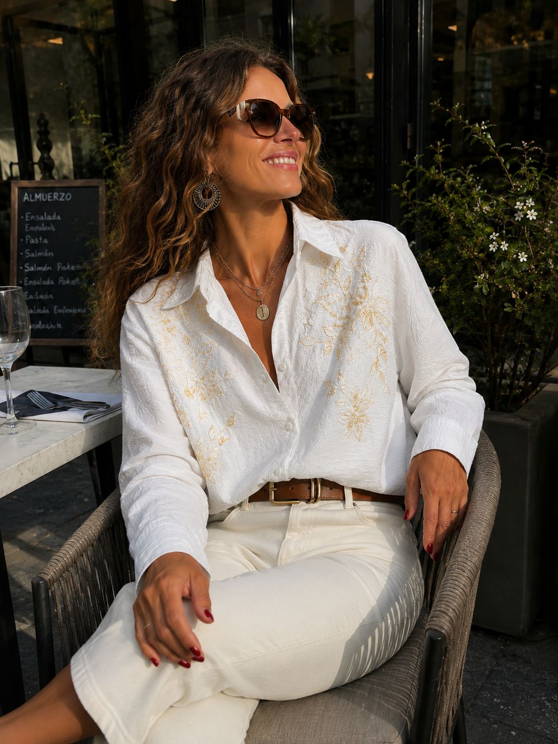 Camisa Premium "Freedom" – bordada con hojas, lentejuelas y canutillos