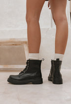 AK8=SI(B2<>"",B2&" - Nala Shoes","")