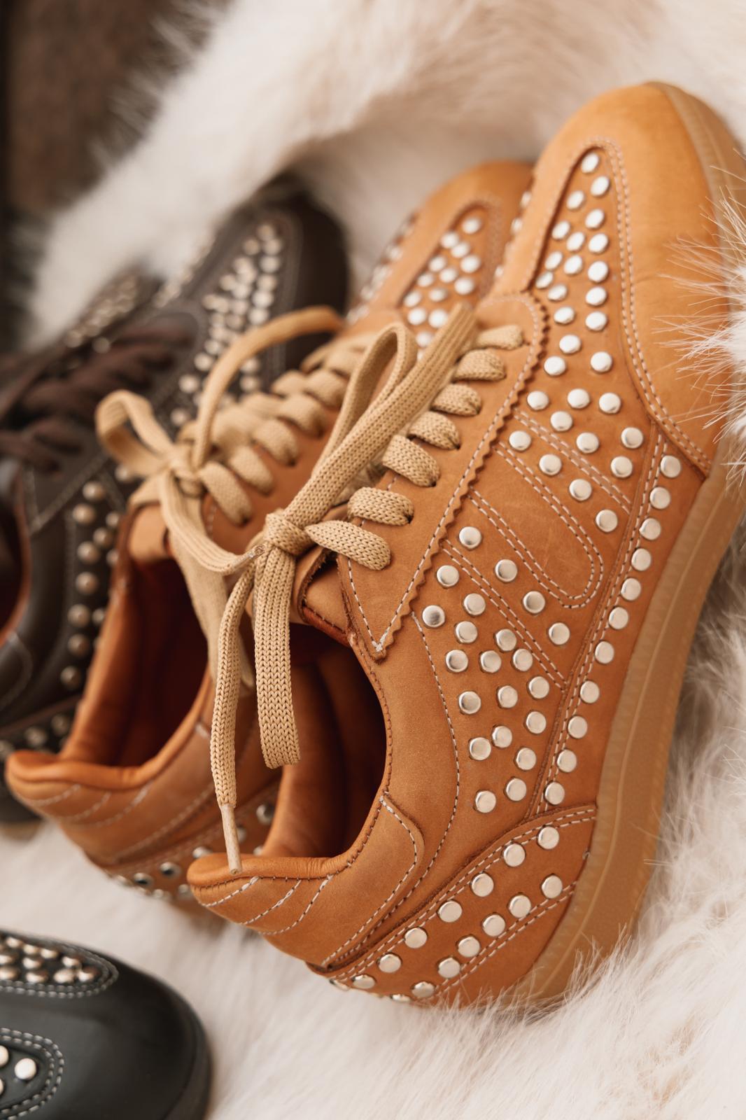 AK8=SI(B2<>"",B2&" - Nala Shoes","")