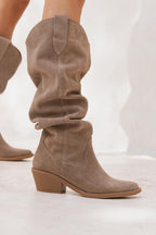 AK8=SI(B2<>"",B2&" - Nala Shoes","")
