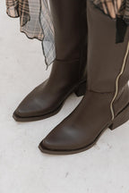 AK8=SI(B2<>"",B2&" - Nala Shoes","")