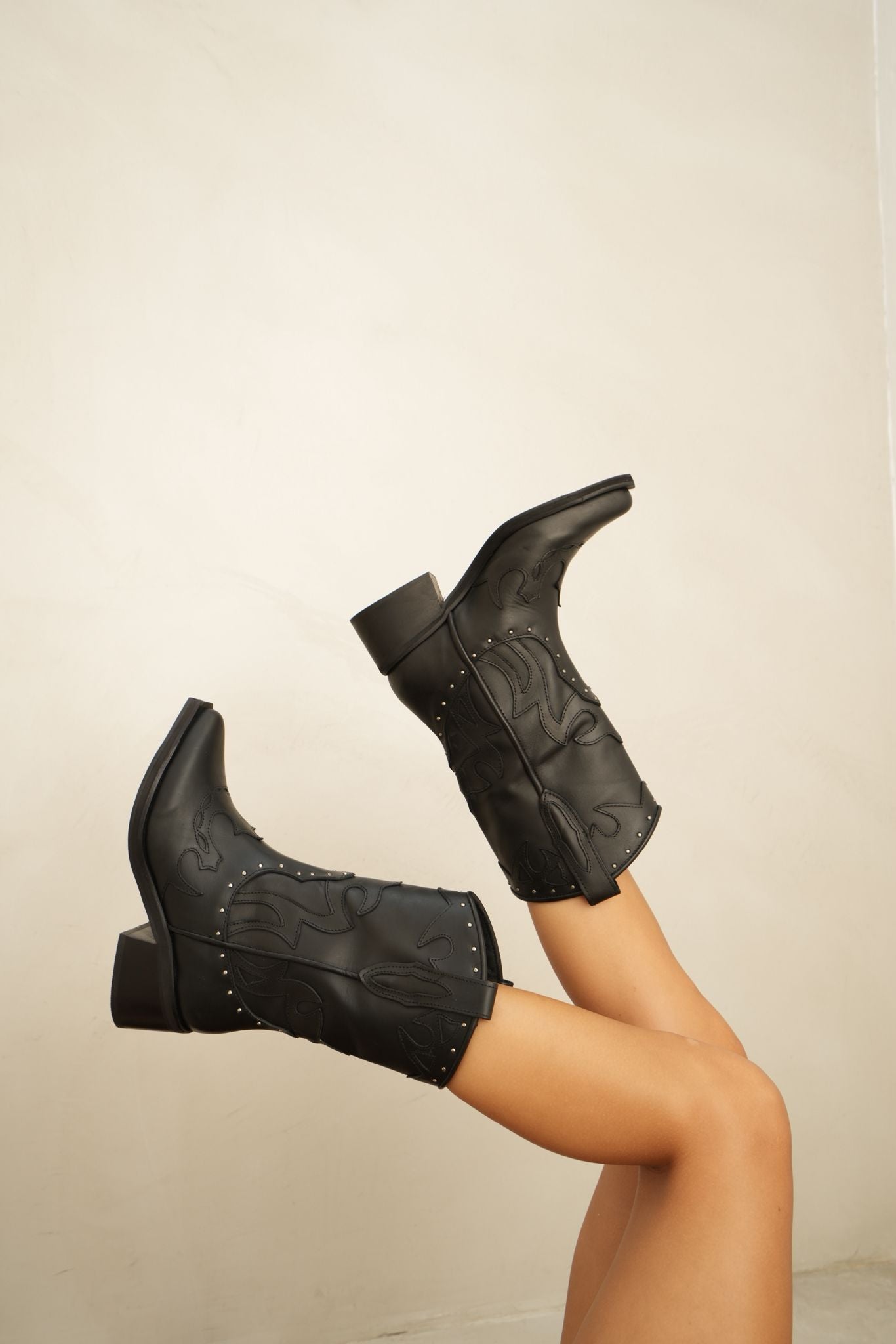 AK8=SI(B2<>"",B2&" - Nala Shoes","")