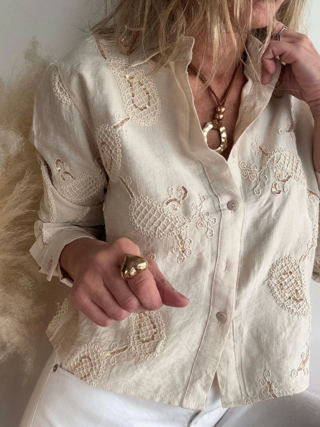 Camisa Premium "Sofía" – Bordado Búlgaro con Detalles Exclusivos