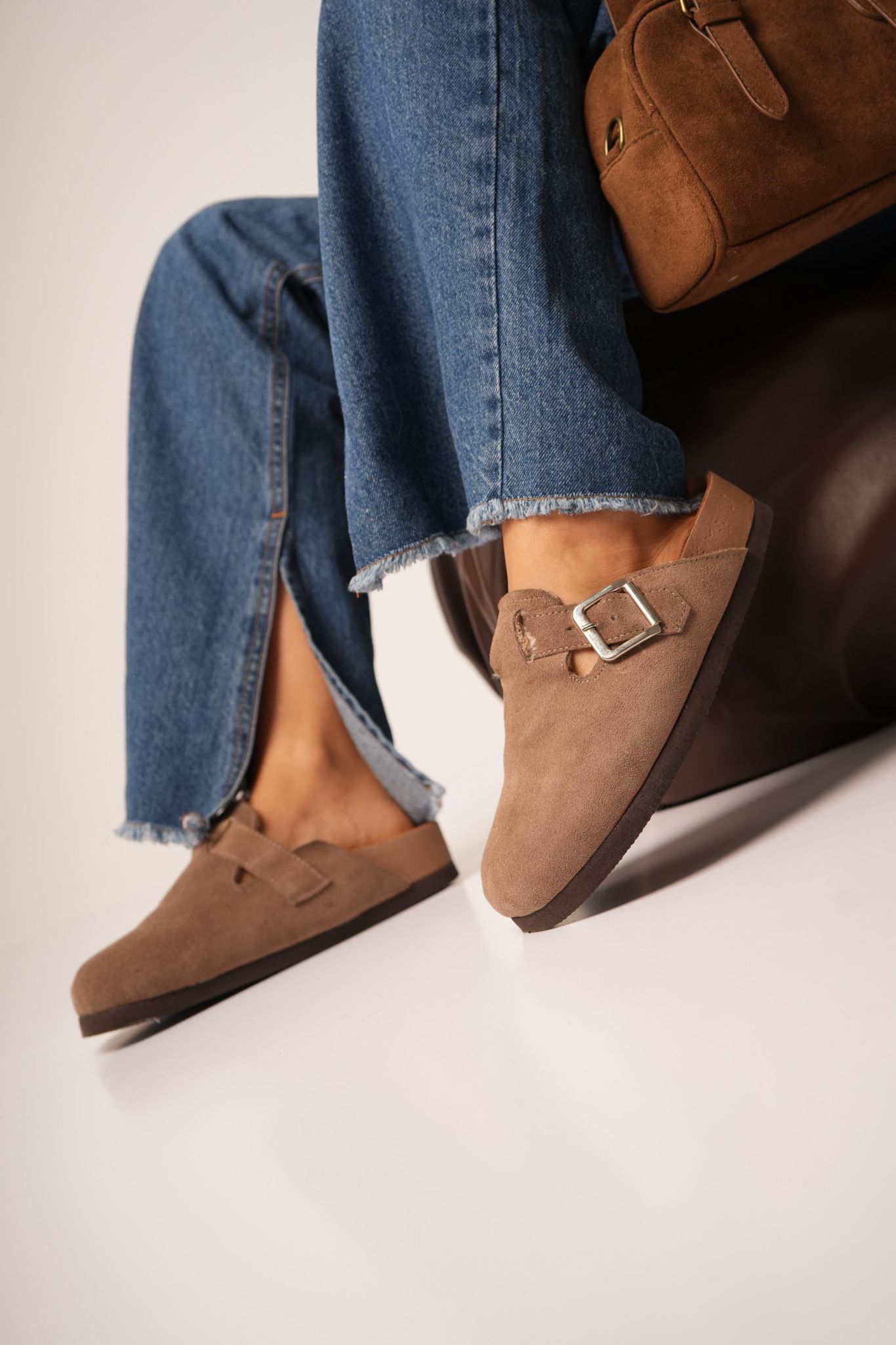 Marbella Sueco en Cuero gamuzado con Peludito - "Nala Shoes"