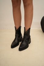 AK8=SI(B2<>"",B2&" - Nala Shoes","")