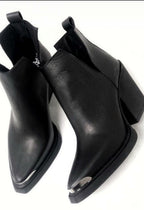AK8=SI(B2<>"",B2&" - Nala Shoes","")
