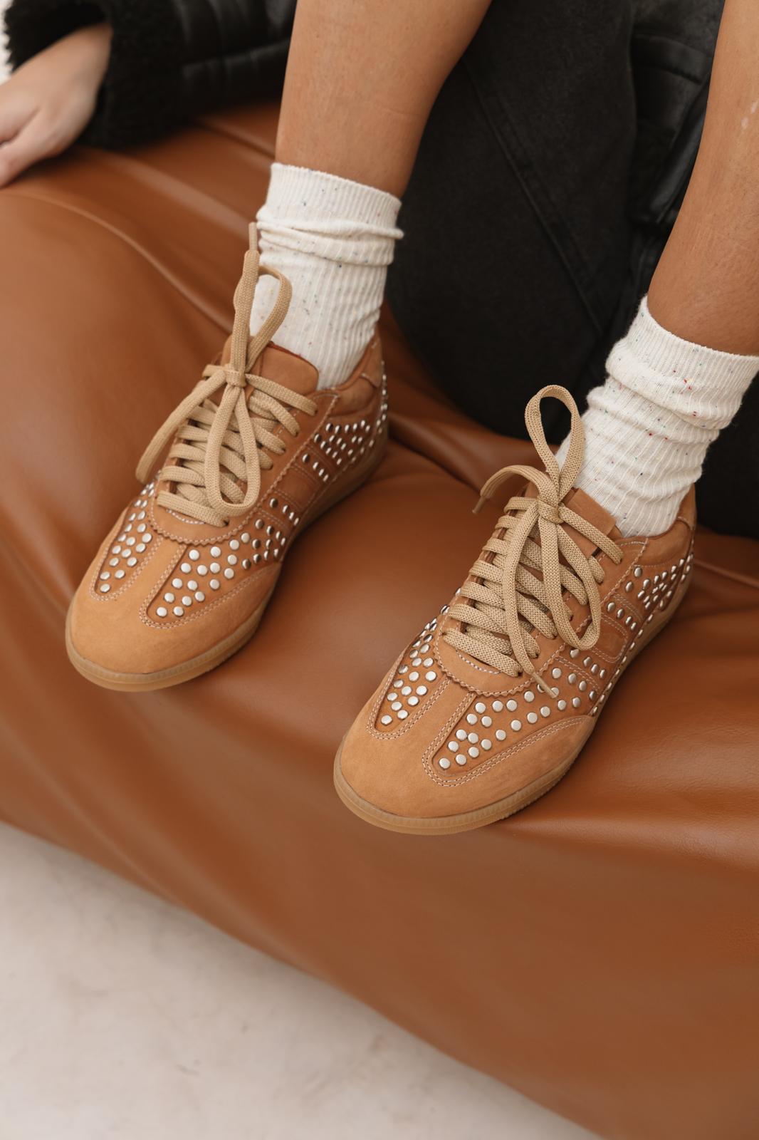 AK8=SI(B2<>"",B2&" - Nala Shoes","")