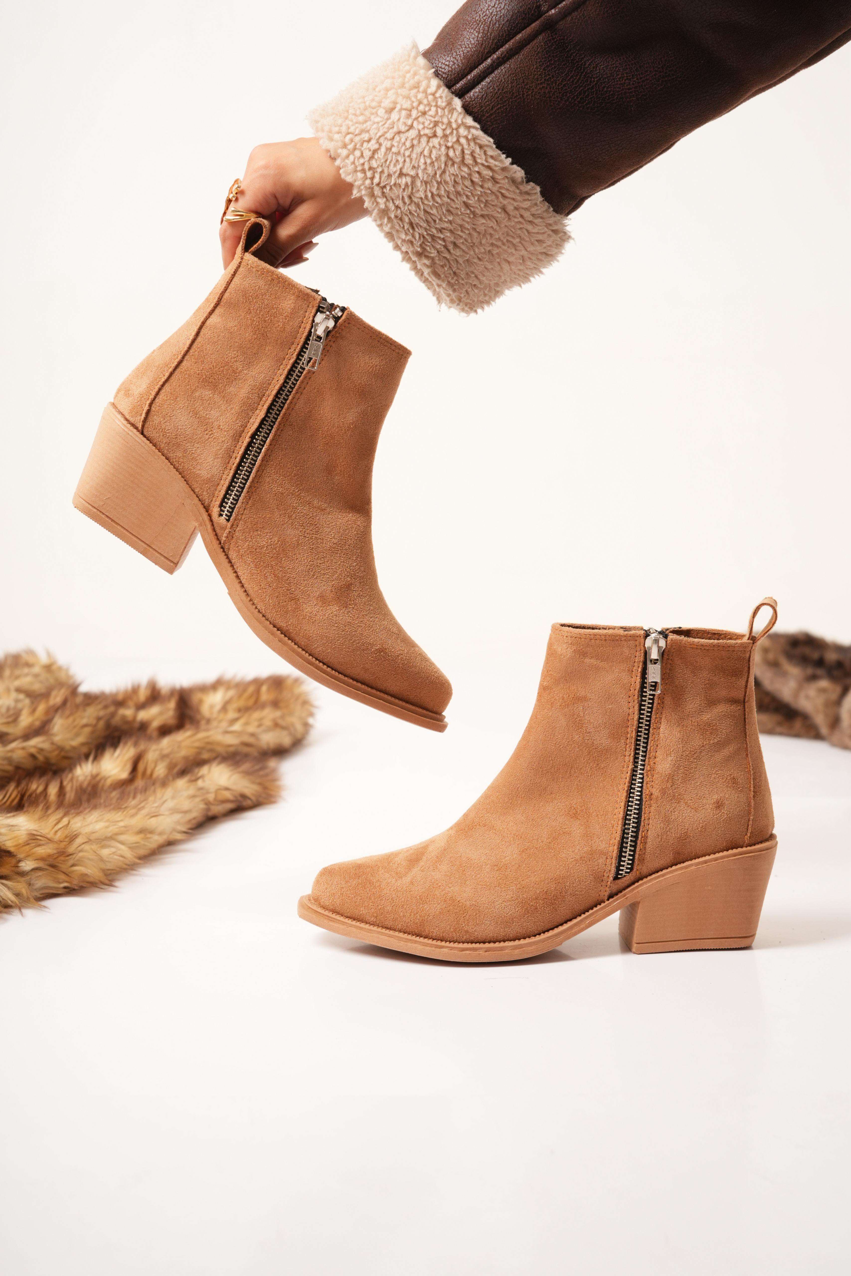 AK8=SI(B2<>"",B2&" - Nala Shoes","")