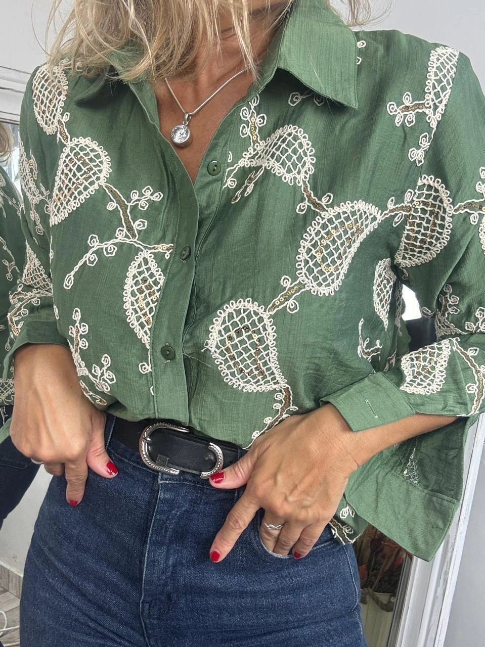 Camisa Premium "Sofía" – Bordado Búlgaro con Detalles Exclusivos