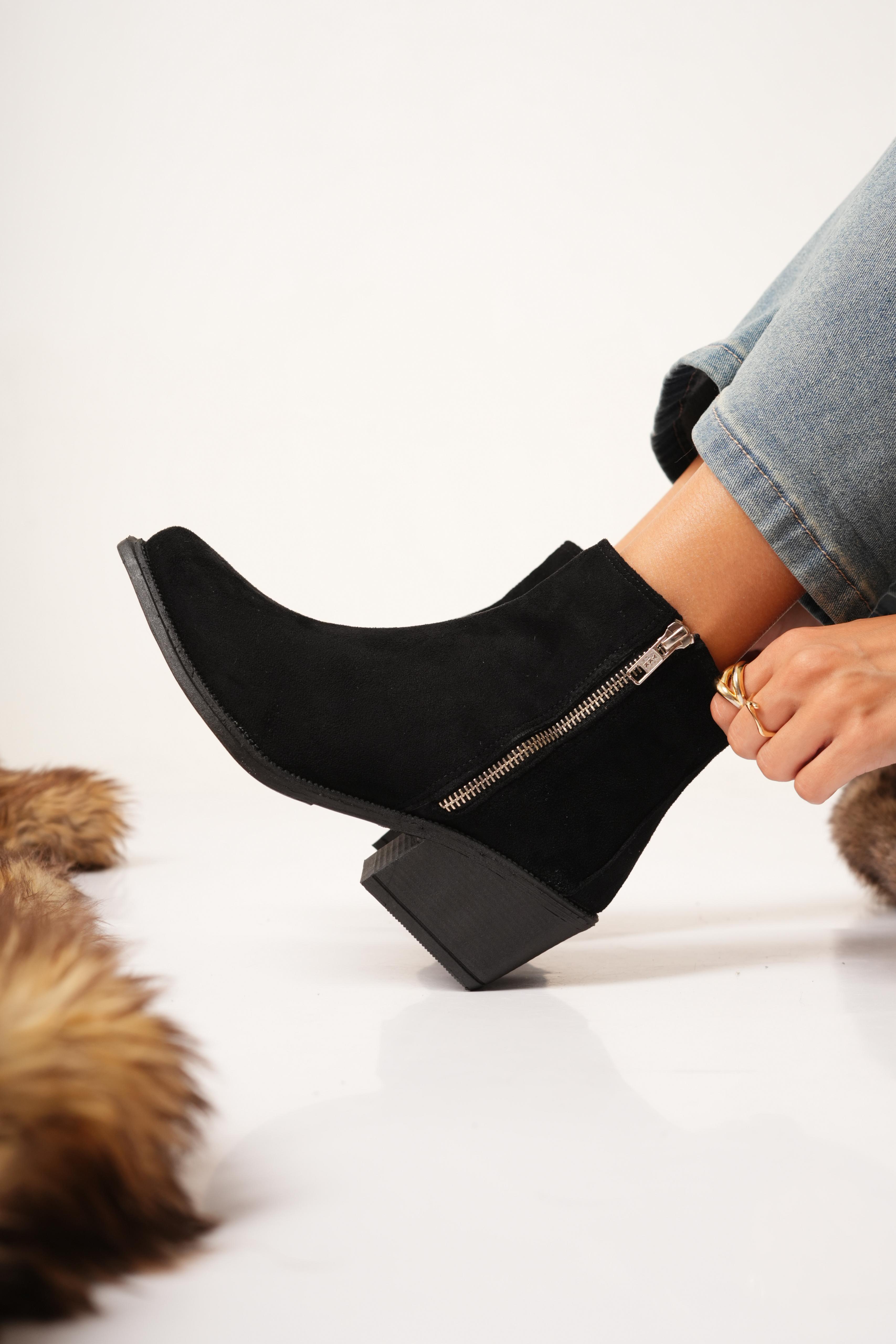 AK8=SI(B2<>"",B2&" - Nala Shoes","")