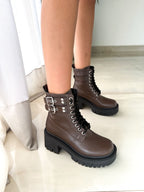 AK8=SI(B2<>"",B2&" - Nala Shoes","")