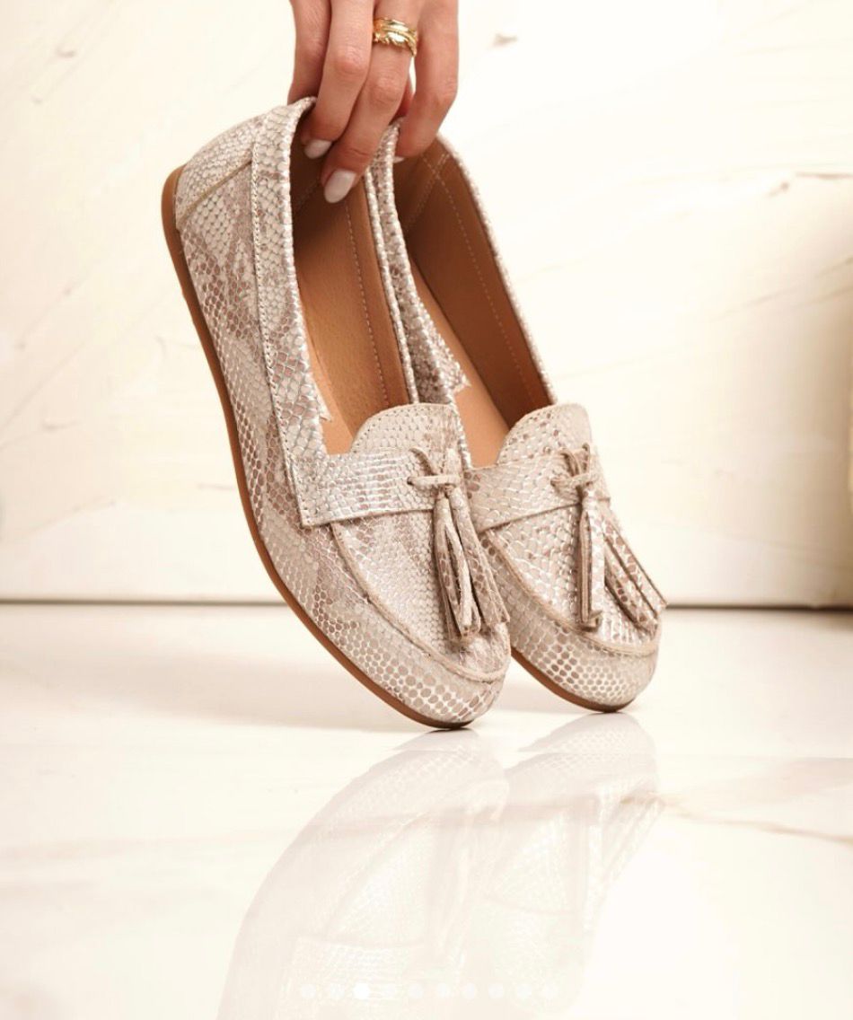 AK8=SI(B2<>"",B2&" - Nala Shoes","")