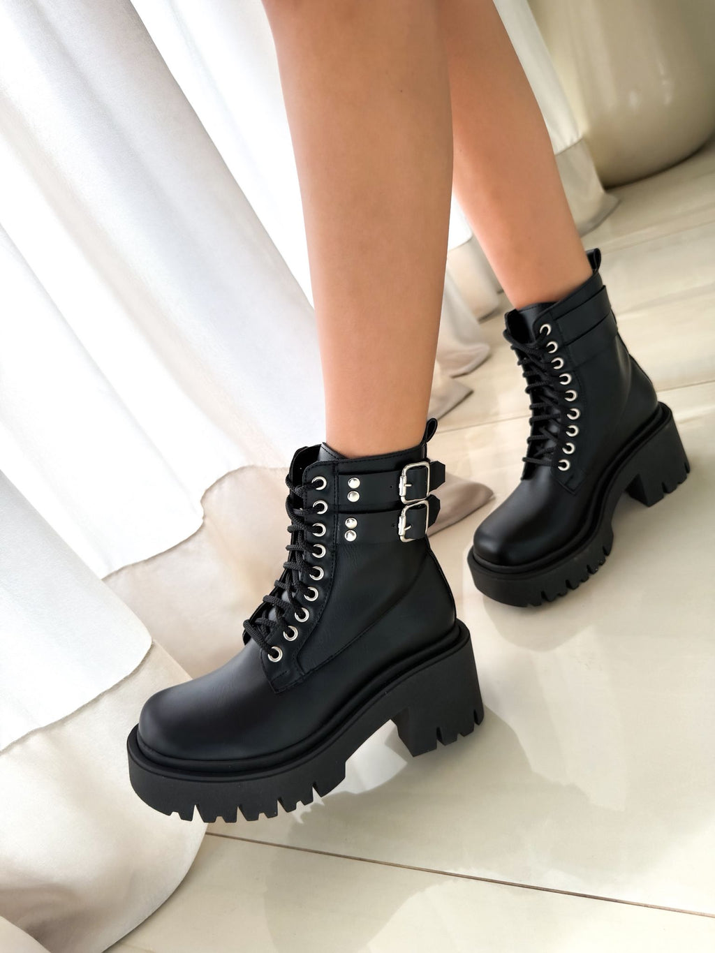 AK8=SI(B2<>"",B2&" - Nala Shoes","")