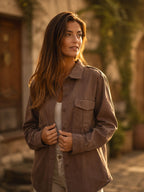 Camisa Premium Gabardina Bordada con Tachas – actitud y estilo en una prenda única